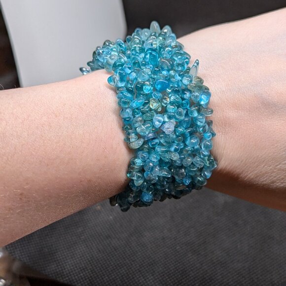 Apatite Chip Stretch Bracelet - Picture 5 of 5